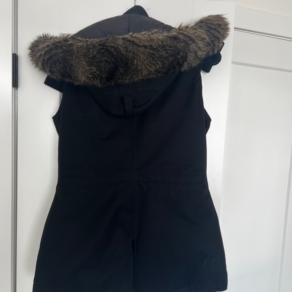 Aritzia community parka style paradigm vest - Picture 10 of 10